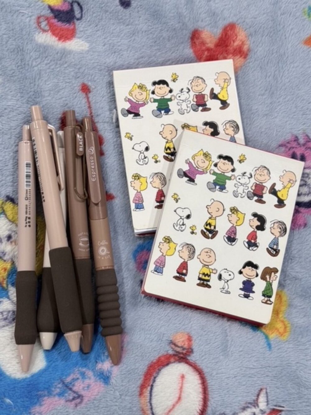 Peanuts Snoopy 2 Cushion Puff with cases 2 mini notepads 5 Pens (coffee theme) - Picture 17 of 17